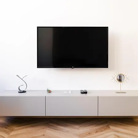 Mirage Apartment *