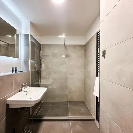 Mirage Apartment *