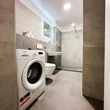 Mirage Apartment *