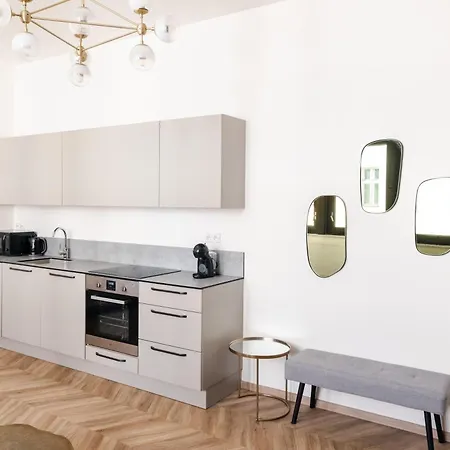 Mirage Apartment *